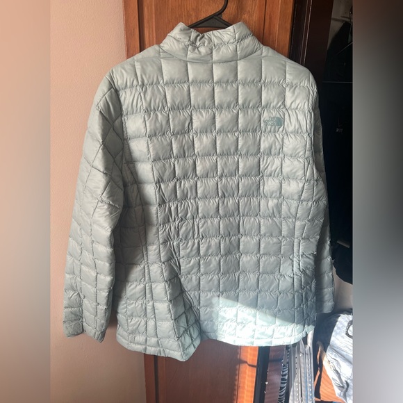 The North Face Women's Soft Blue Puffer Jacket - Picture 3 of 3